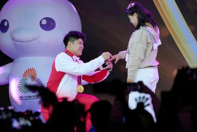 全運會 | 杠鈴很重，但鉆戒更重