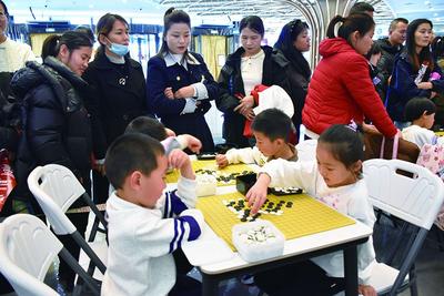 烏蘭察布：方寸棋盤顯智慧 少兒圍棋邀請賽熱鬧開賽