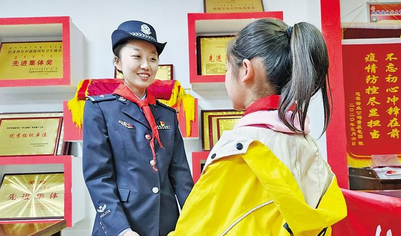 邊境線上的“多面女警”