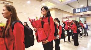 包一中女排载誉归来