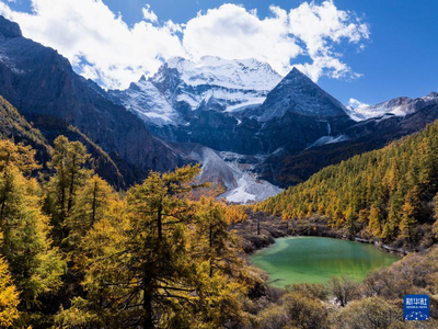 美麗中國丨穿越冰峰 遇見稻城亞丁