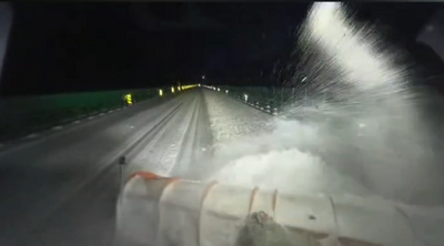 内蒙古交通运输部门除雪保通畅