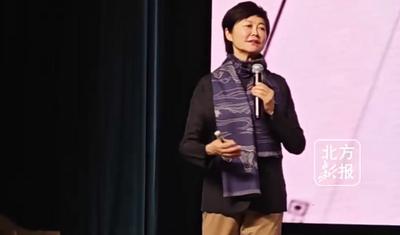 70歲敬一丹風(fēng)采依舊亮相青城暢談家風(fēng)與人生