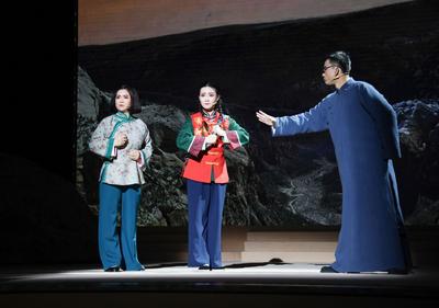 察右前旗：東路二人臺《赤土青松》上演禮贊革命先驅(qū)