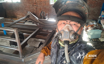 藏著孝心的“神器”！呼倫貝爾小伙為父母造電動拆包機