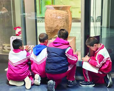 烏蘭察布：學(xué)生在博物館里厚植文化自信