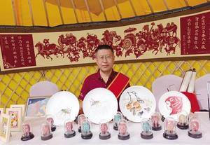 以刀為筆 瓷上“刺繡”