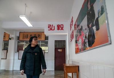 “燃燈”接力——張桂梅和她的學(xué)生們