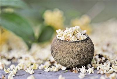 （詩詞歌賦）乾坤能靜肅 寒暑喜均平