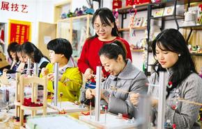 精準(zhǔn)技能培訓(xùn)織密就業(yè)網(wǎng)