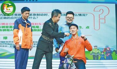 趣味“那達(dá)慕”里學(xué)交規(guī)