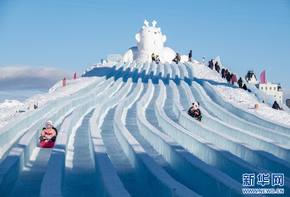 內(nèi)蒙古呼倫貝爾：冰雪游“熱”力十足