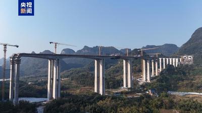 桐木河特大橋順利合龍 廣西融福高速取得關(guān)鍵性進(jìn)展