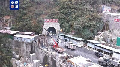 我國時(shí)速350公里高鐵最長隧道貫通