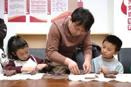 小手捏出“千年曙光”