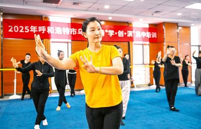 打造“一專多能”的烏蘭牧騎隊伍