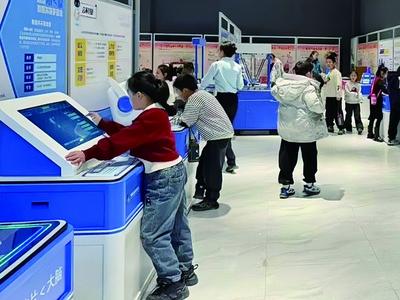 烏蘭察布：從參觀到拼裝，這群孩子在科技館里學習航天知識