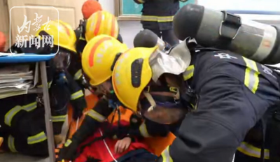 土左旗第二小學(xué)開展消防安全疏散演練