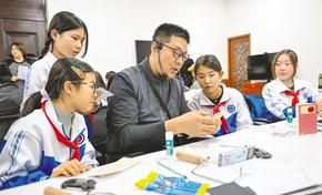 對(duì)話故宮匠人 守護(hù)青城瑰寶 　