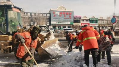 以雪為令 向雪而行！環(huán)衛(wèi)人晝夜奮戰(zhàn) 守護市民平安出行