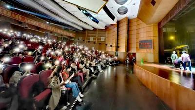 話劇《馬走日》全國(guó)巡演 把紅色傳承演進(jìn)觀眾心里