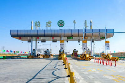 沿黃高速公路昭君收費(fèi)站正式開通運(yùn)營
