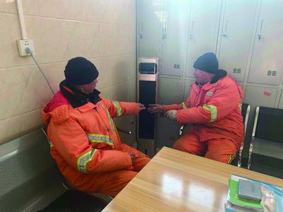 集宁32处暖心驿站：让一线劳动者“冷有地方暖，累有地方歇”