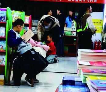 乌兰察布：中心城区书店人气旺 市民打卡“充电忙”