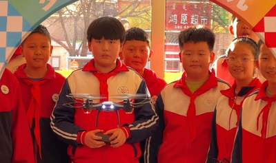 石東路小學(xué)多彩社團(tuán)課程 讓孩子們?cè)诔两教剿髦蓄I(lǐng)悟科技奧秘