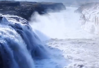 冬日壺口瀑布激流似碎玉飛濺