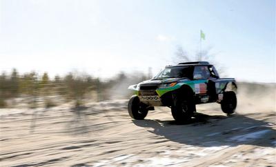 “穿越·渾善達(dá)克”冰雪越野車賽啟幕