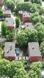 【理響中國(guó)·鏗鏘有理】堅(jiān)持守牢底線，積極穩(wěn)妥化解重點(diǎn)領(lǐng)域風(fēng)險(xiǎn)