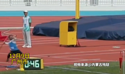 內(nèi)蒙古運動員孫鵬祥衛(wèi)冕男子標槍F41級項目金牌