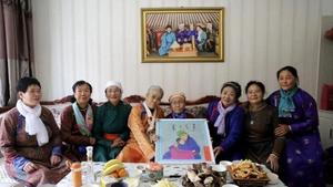 微信群里的鄉(xiāng)愁與溫情！二連浩特“國(guó)家的孩子”：草原是永遠(yuǎn)的家