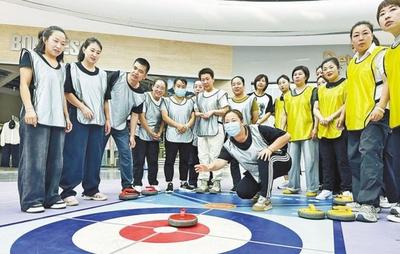 精準(zhǔn)指導(dǎo)“點(diǎn)對(duì)點(diǎn)” 流動(dòng)服務(wù)“跑滿格” 身邊的全民健身志愿服務(wù)，暖心！