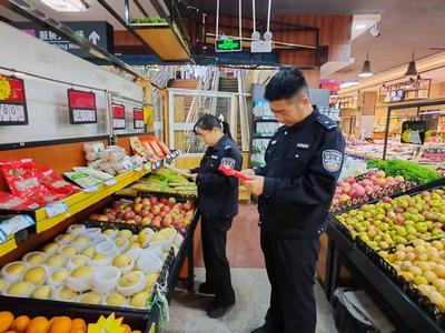 磴口縣公安局環(huán)食藥偵大隊(duì)聯(lián)合市場監(jiān)管部門開展節(jié)前食品安全專項(xiàng)檢查