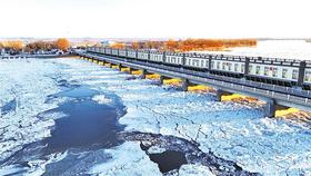 “金光穿洞”奇观