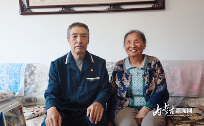 金婚夫妻相守半世紀(jì)  同桌情誼釀成一生浪漫