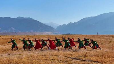 媒體聚焦阿拉善丨構建“非遺+”活化生態(tài) 綻放民族團結之花