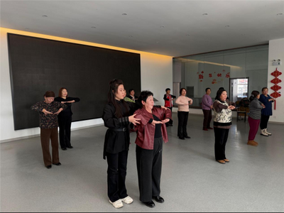 乌兰浩特：“文化村长”扎根乡村“种文化”