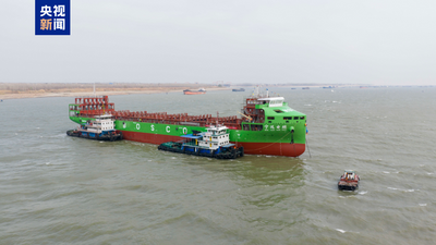 具備開闊水域自主航行能力 萬噸級純電動智能海船成功下水