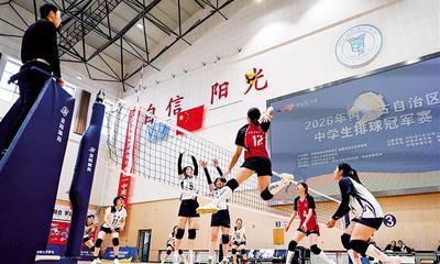 內(nèi)蒙古中學(xué)生排球冠軍賽激戰(zhàn)正酣