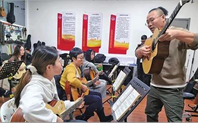 口岸夜校綻芳華