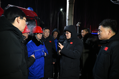 王偉中包鋼趕赴包頭市包鋼板材廠爆炸事故現(xiàn)場指導救援工作并看望傷員