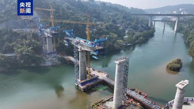 黃百鐵路首座超千米隧道順利貫通