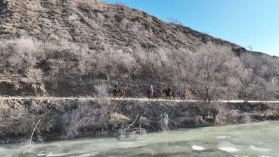 馬蹄聲脆迎客來 烏蘭浩特市葛根廟鎮(zhèn)冬季野騎解鎖“馬上冬天”新體驗