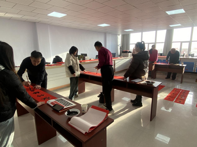 “百人千场进万站”之“翰墨暖春·护航成长”社区惠民行动