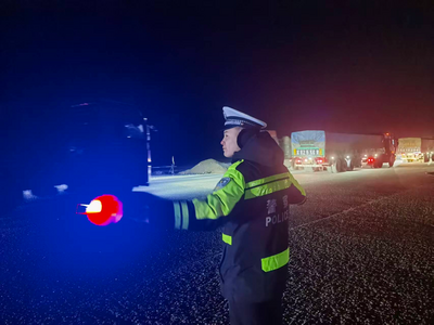 阿拉善右旗：駐守三岔路口的“戈壁扎魯警隊(duì)”