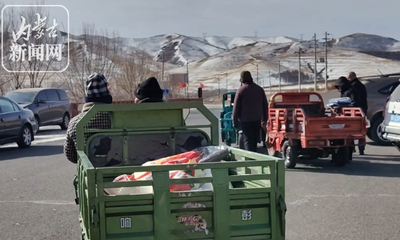 內(nèi)蒙古紅石崖景區(qū)為革命老區(qū)8個村子280余戶村民送去價值28萬元年貨