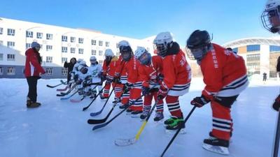 呼倫貝爾百塊冰場迎萬名學(xué)子暢滑